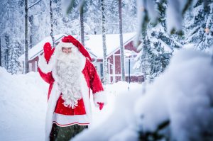 Joulupukki Joulupukin lomakylässä Rovaniemen Napapiirillä