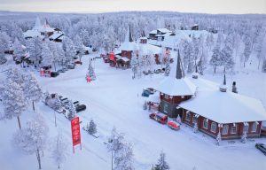 Joulutalo ja Joulupukin Pajakylä Rovaniemen Napapiirillä